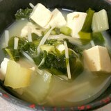 セロリとえのきと大根の葉の豆腐味噌汁